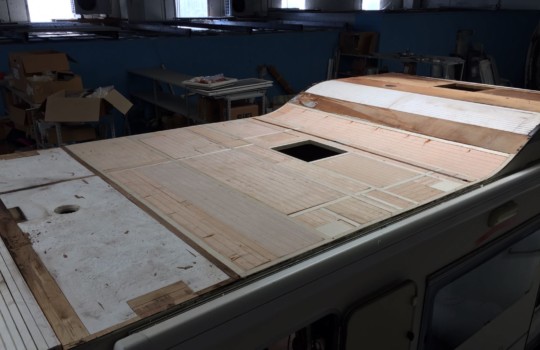 – Riparazione tetto camper –