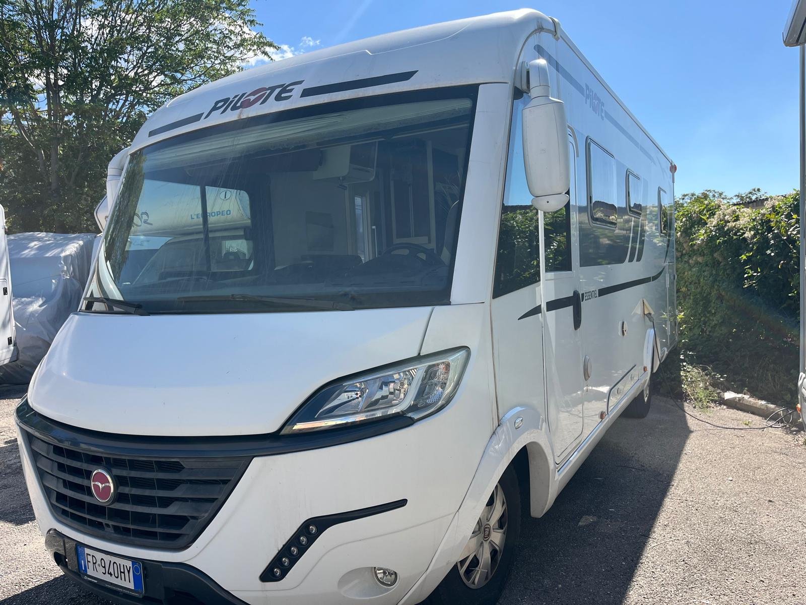 MOTORHOME PILOTE G740C - Camper Motorhome in vendita da Ippocamper